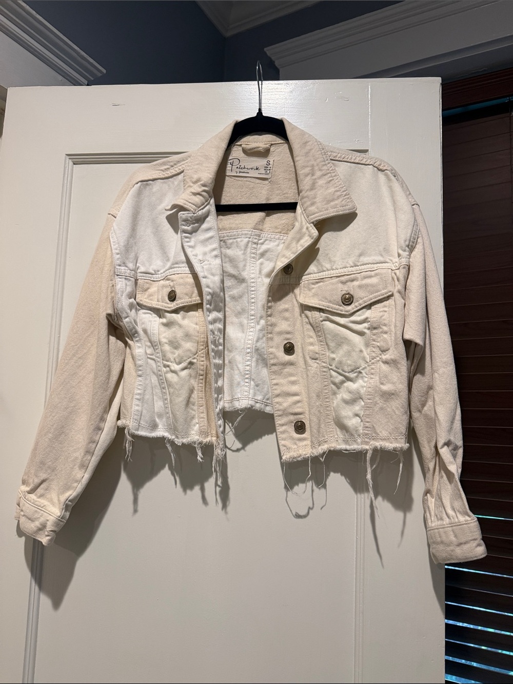stradivarius Cream Cropped Raw-Hem Denim Jacket